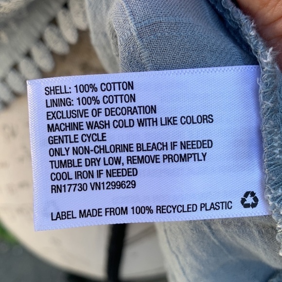 𝅺KNOX ROSE Women’s Flutter Sleeveless Embroidered V-Neck Blouse - Light Blue - Picture 9 of 11